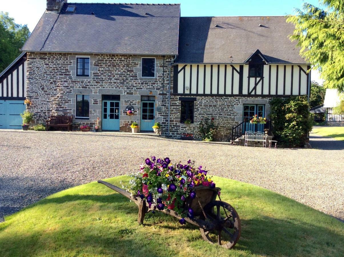 La Chapelle-Urée Maison Mai Or La Petite Maison Mai Or La Petite Grange Or All Three מראה חיצוני תמונה